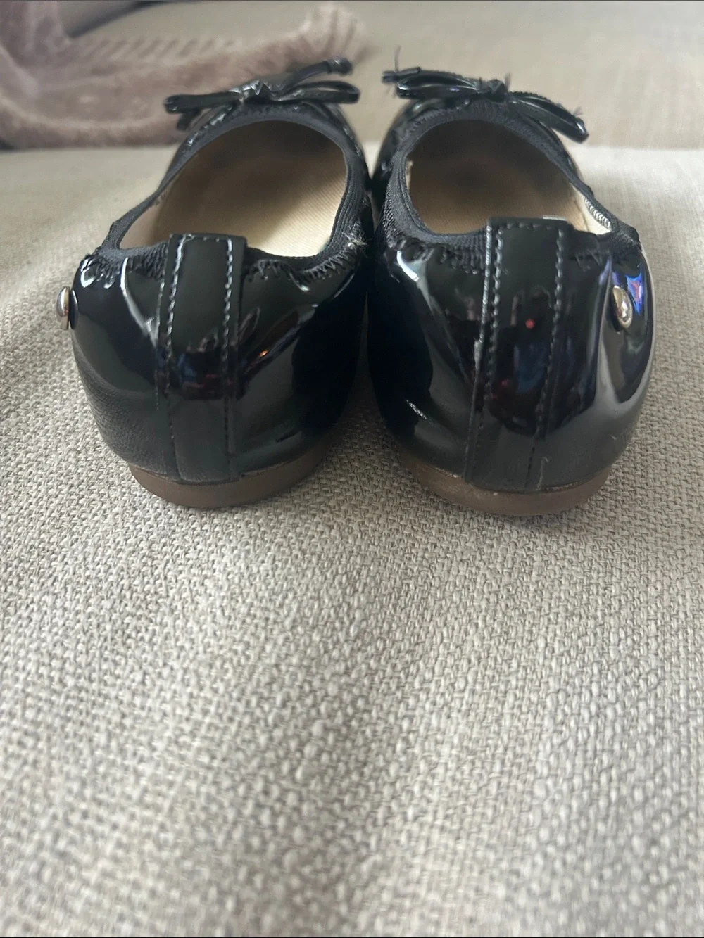 Hush Puppies Black Patent Ballet Flats with Bow Accent size 2